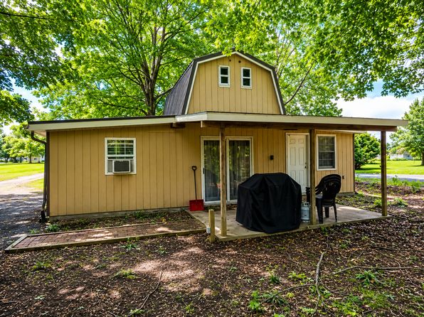 1084 Yale Farm Rd