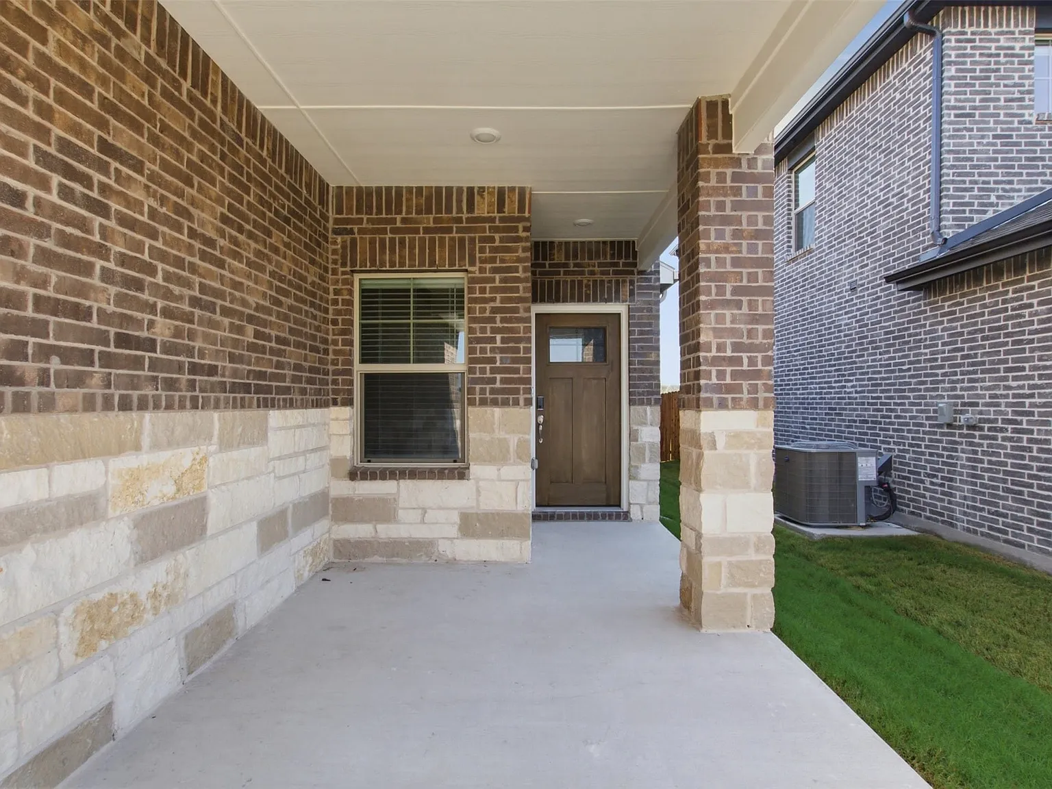 3 bed, 2.0 bath, 1551 sqft, $2,350 — Photo 2