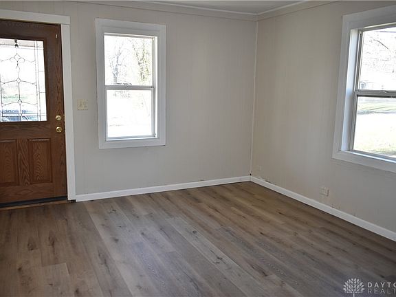 4th image of 807 Eaton Ave