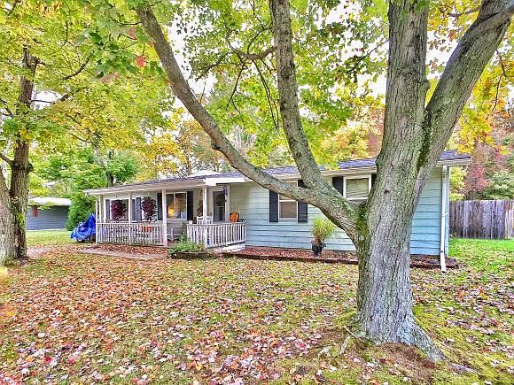 1st image of 830 Fern Dr