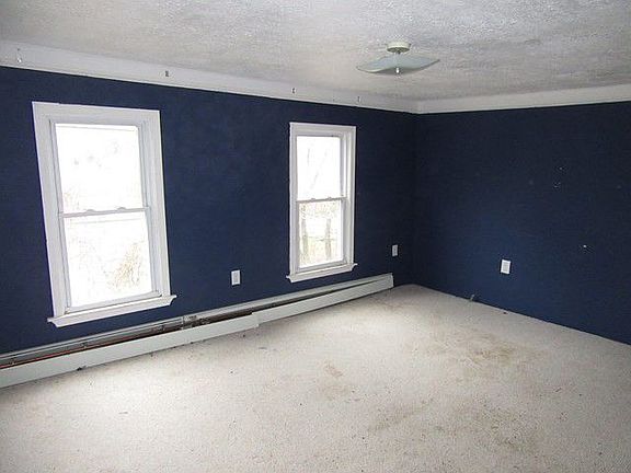 2nd image of 18 Wildflower Ln