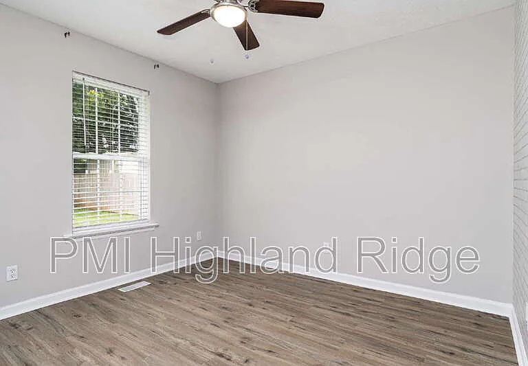 2414 Lismore Dr — Photo 20