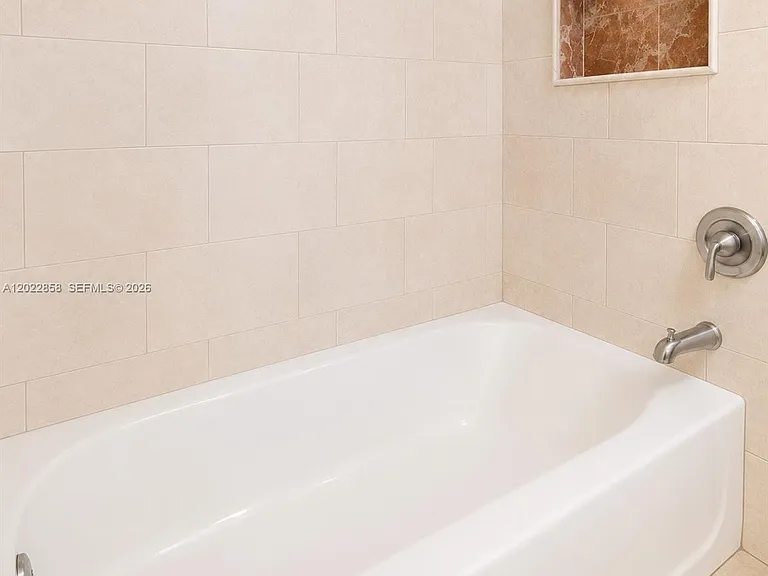 2225 Polk St #1B — Photo 8