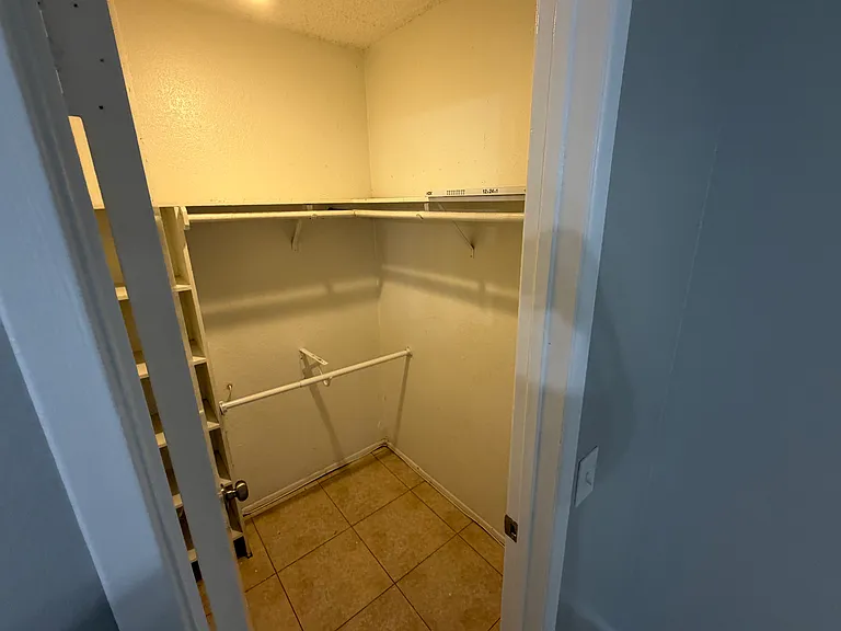 3732 Oak Creek Dr #E — Photo 12