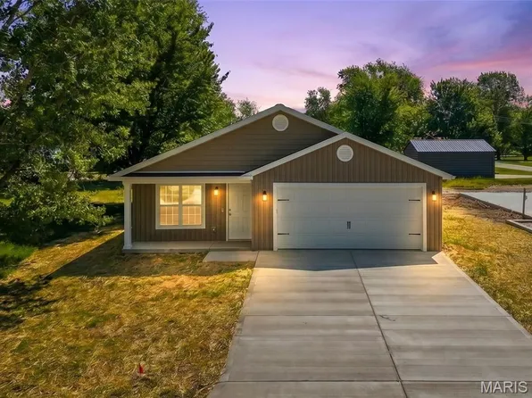 256 Walnut St, Hawk Point, MO 63349