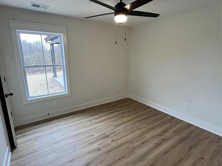 402 Portland Blvd — Photo 10