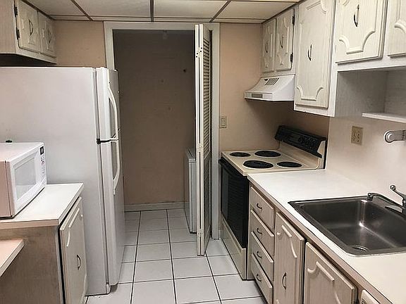 4th image of 120 Lakeview Dr APT 202