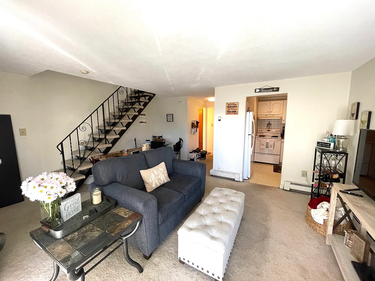 Building Photo - 64 Highland Ave #4