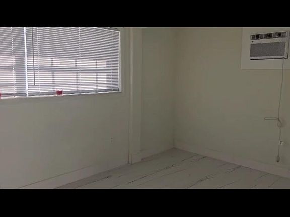 5th image of 985 W 67th St #1