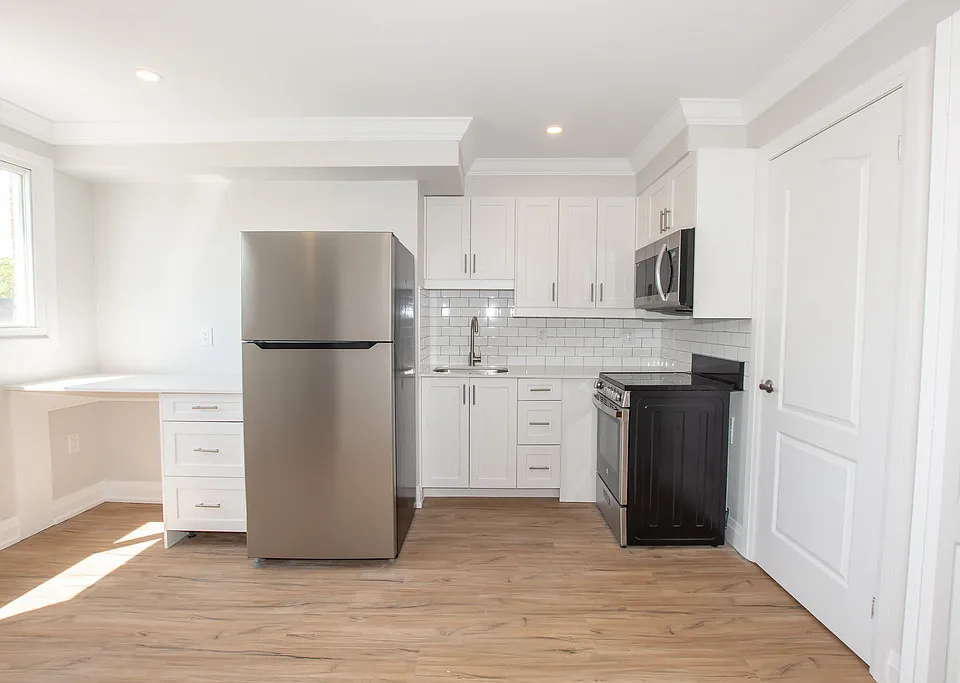 81 Empire St #13
