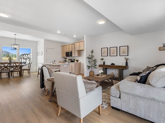 5th image of 640 W Caroles Way #6