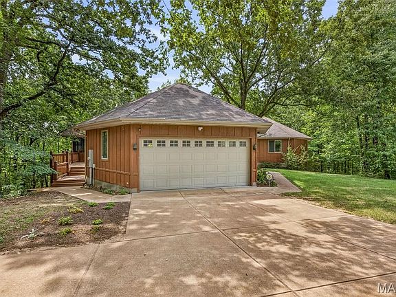 2nd image of 744 Mound Rd