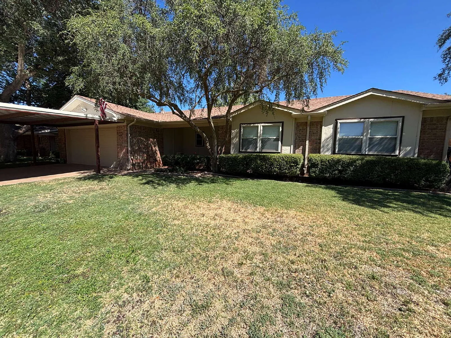 4 bed, 2.0 bath, 2162 sqft, $2,000 — Photo 2