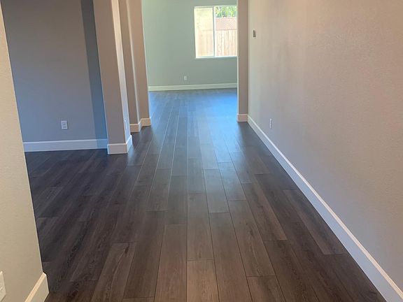 Bright and open formal entry to welcome you.