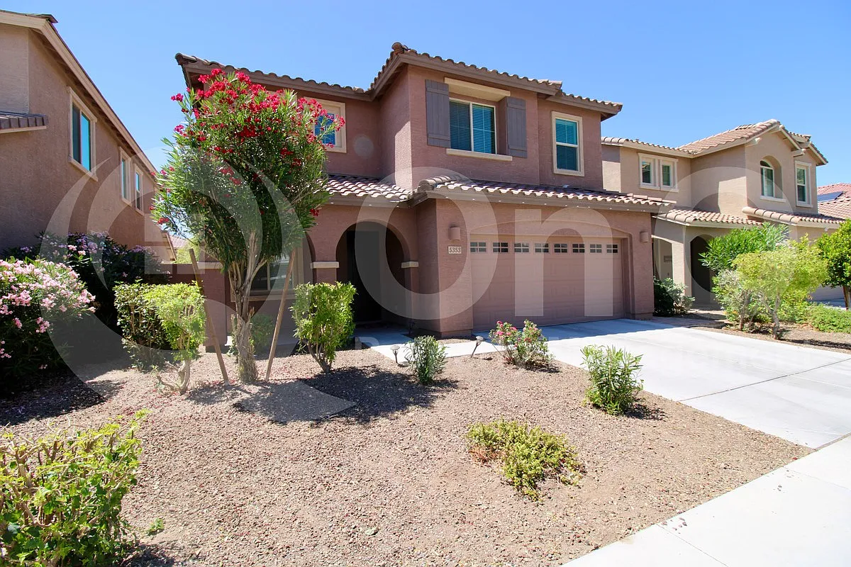 5 bed, 3.0 bath, 2572 sqft, $2,850 — Photo 2