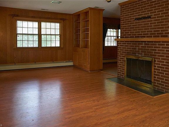 5th image of 912 Highland Dr