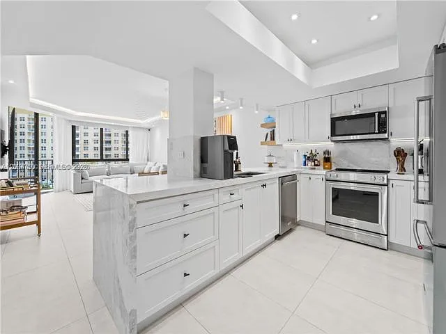 2 bed, 2.0 bath, $5,500 — Photo 3