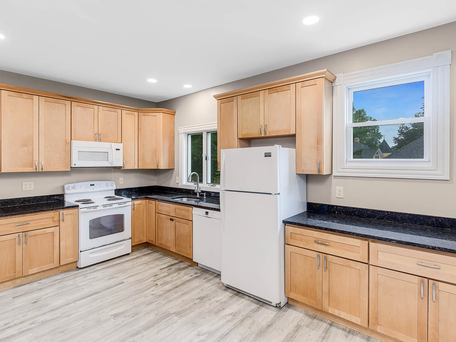 4 bed, 1325 sqft, $3,600 — Photo 1