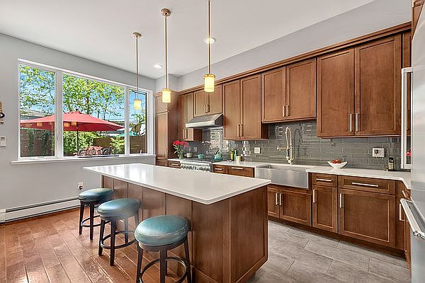 1st image of 193 Richards St #1
