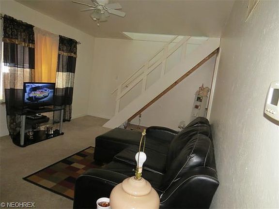3rd image of 452 N Glenellen Ave