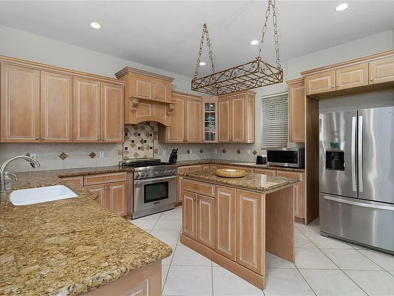 216 Eastpark Dr — Photo 8