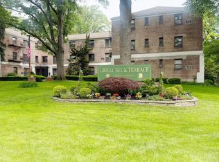 46 Terrace Cir APT 2C, Great Neck, NY 11021