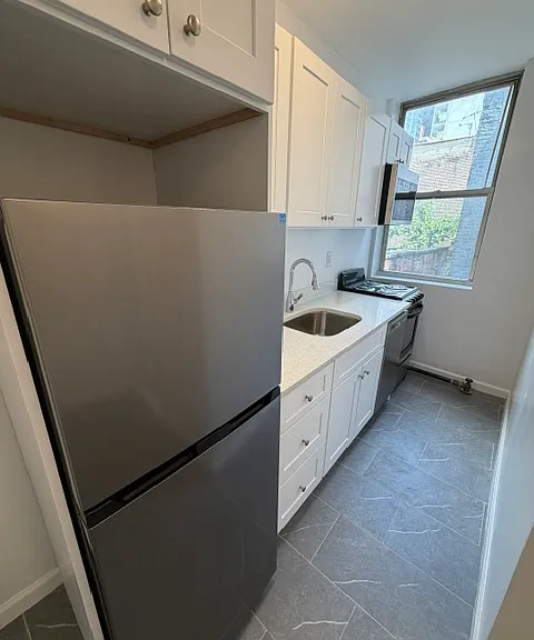 752 9th Ave #5FN — Photo 3