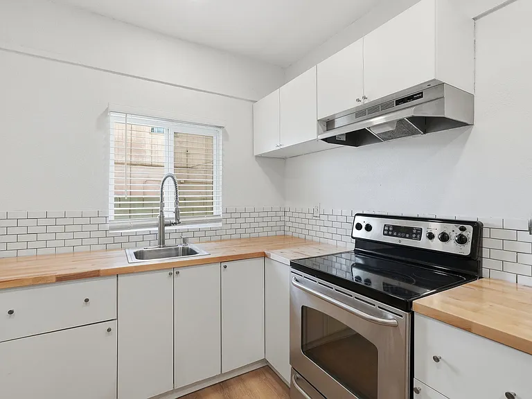 325 N 15th St #2 — Photo 10