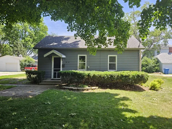 44 1/2 N Market St, Momence, IL 60954