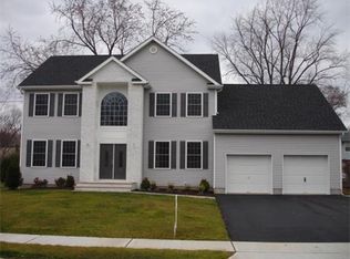 121 Brewster Ave, Piscataway, NJ