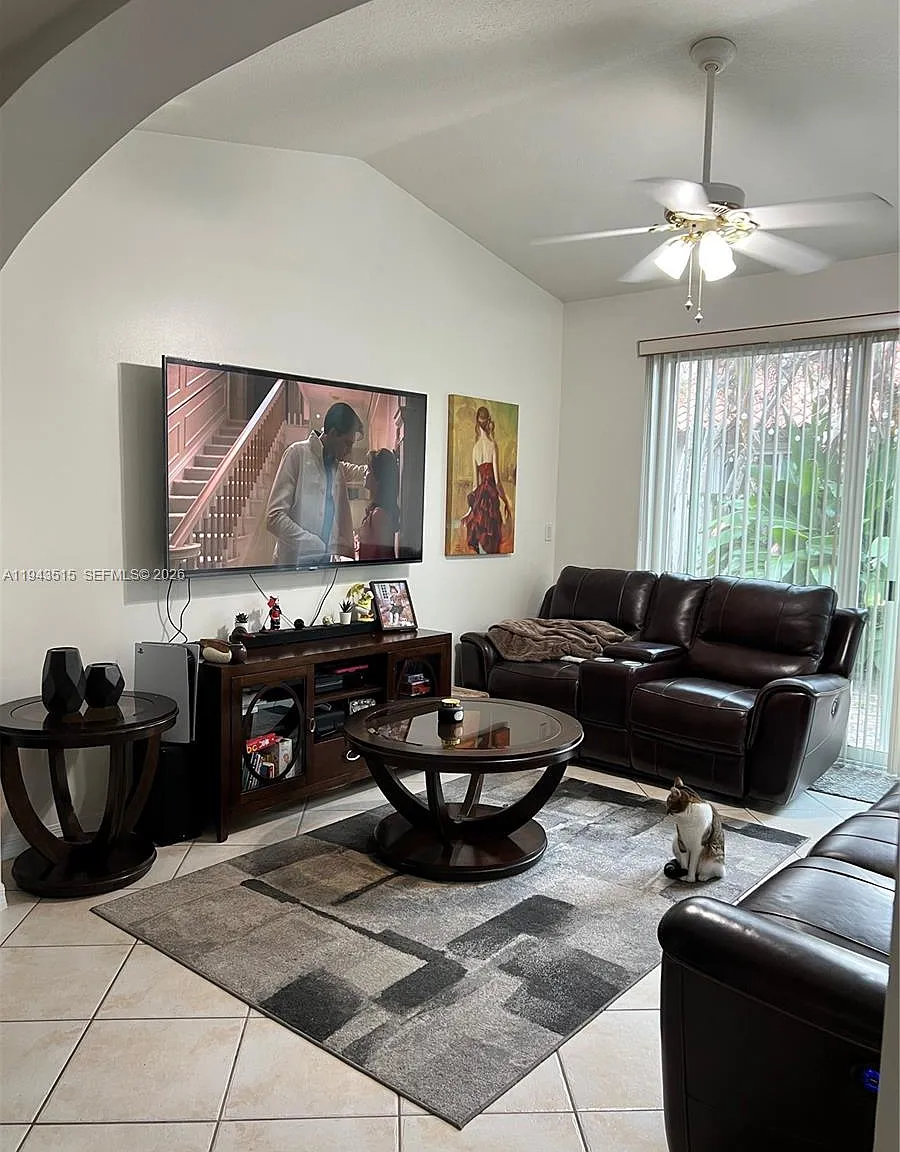 2 bed, 1131 sqft, $2,900 — Photo 2