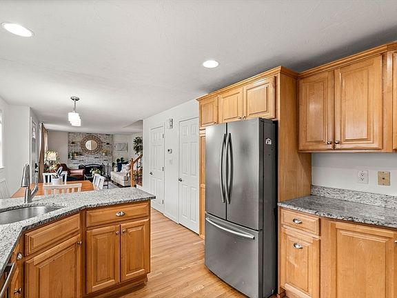 5th image of 21 Chandler Ave