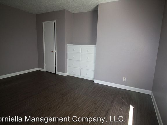 5th image of 2216 Marilyn St APT 1