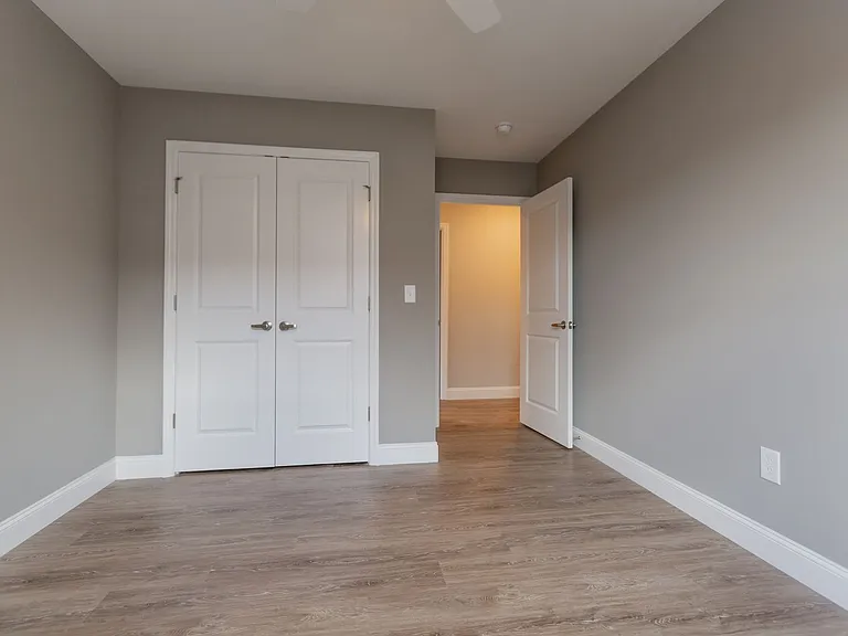 557 Strong Ave — Photo 18