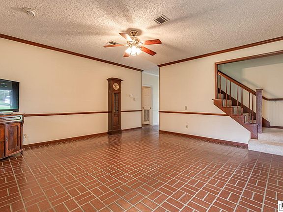 5th image of 104 Towering Oaks Cir