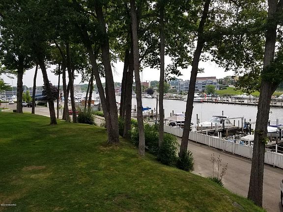 4th image of 50 N Shore Dr N