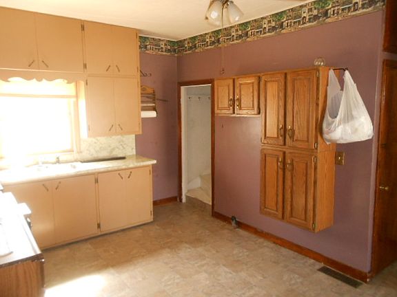 5th image of 266 W 10th St
