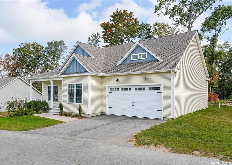 1st image of 4 Essex Glen Dr #4
