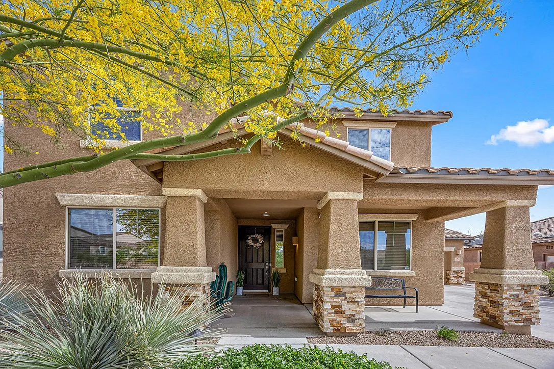 6 bed, 3664 sqft, $3,750 — Photo 2