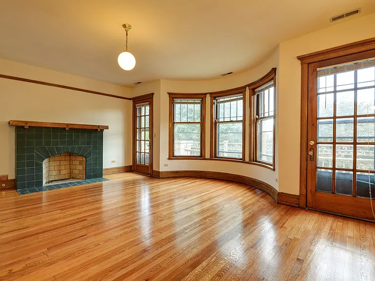 3920 N Janssen Ave #3 — Photo 1
