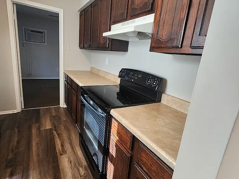2103 S Main St — Photo 5