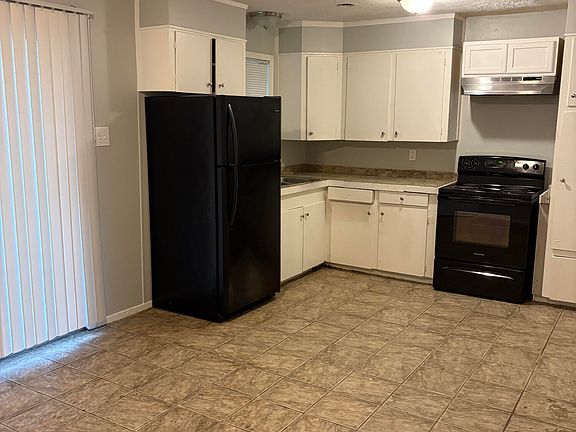 3rd image of 349 Queen Isabella Ln