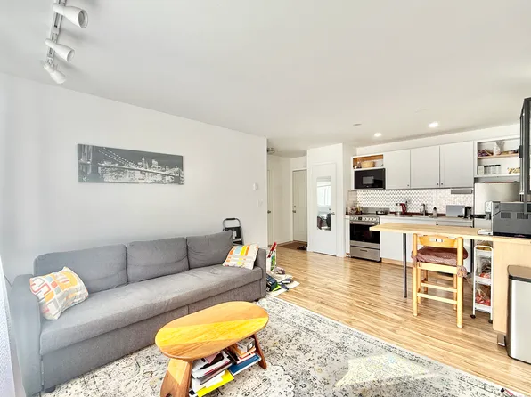 5 West Washington Avenue APT 5, Stamford, CT 06902