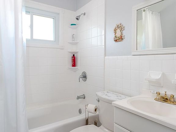 3rd image of 8275 Verde Ct