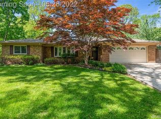 374 Eileen Dr, Bloomfield Hills, MI 48302