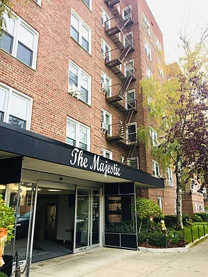 Sold by MJR Real Estate | media 8