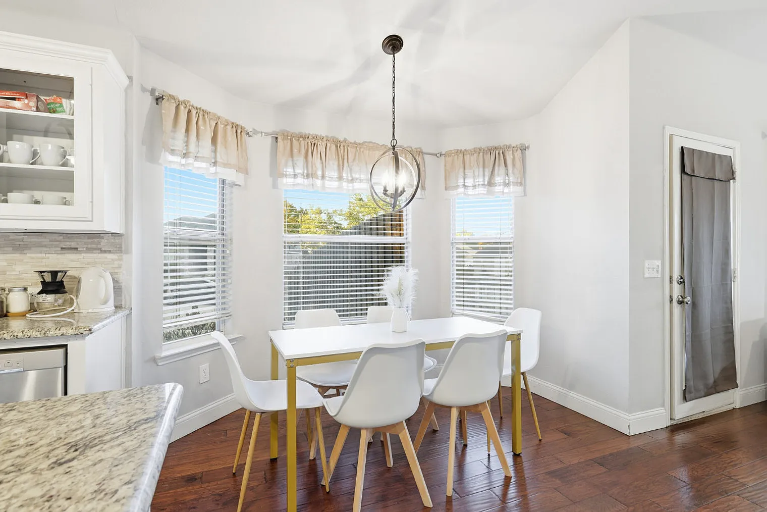 5 bed, 2.0 bath, 23153 sqft, $6,763 — Photo 4