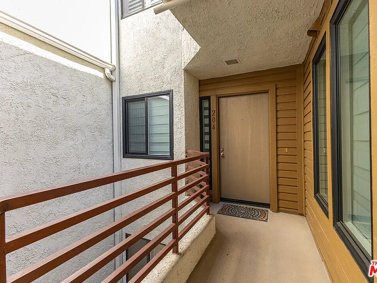 400 N Louise St #204 — Photo 5