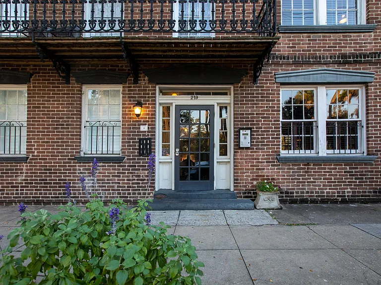 219 Abercorn St #F1 — Photo 14