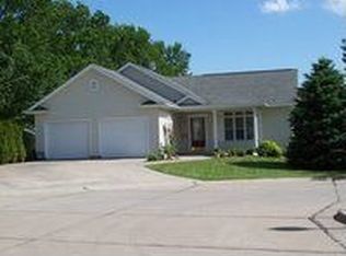 1015 E Jefferson St, Washington, IA 52353